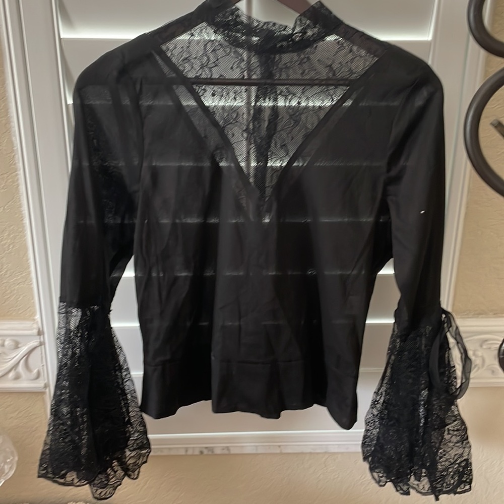 alice+olivia black long sleeve Renaissance lace sleeve blouse